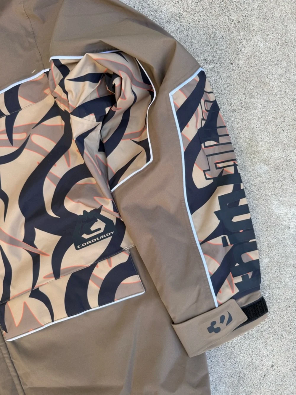 32 Jacket - Picture 3 of 4